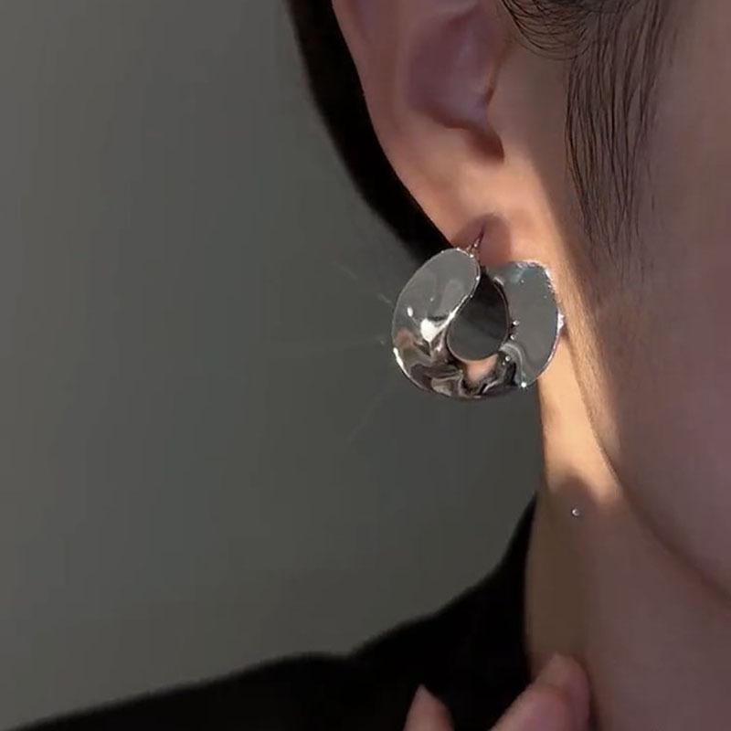 Glossy Geometric U-shaped Ear Buckles Women's Simple Cold Wind Earrings Women's Fashion Personality Temperament Earrings Niche High Sense