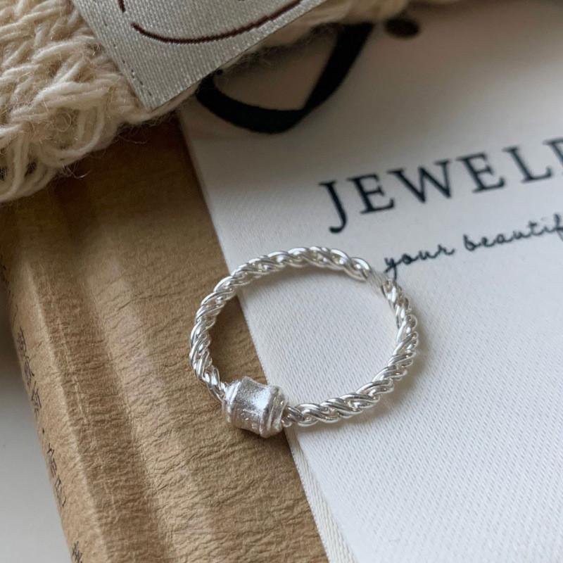 

Stylish Korean Solid Twisted Bow Knot Ring For Women Adjustable Copper Geometry J5552