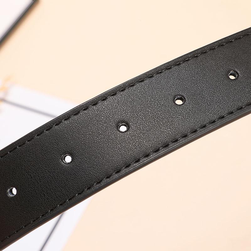 Doppelseitiger Damen-Rindsledergürtel mit GG-Schnalle - Modisches und schlichtes Design.