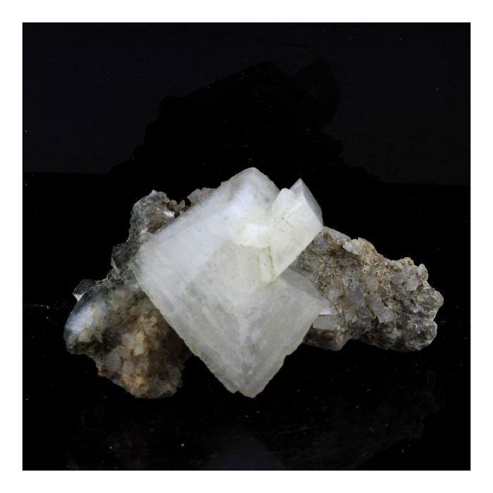Pierres et Minéraux. Adulaire. 150.5 ct. Val Giuv, Tujetsch, Grisons, Suisse.