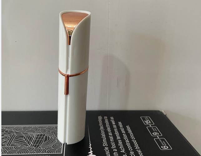 Lipstick-Shaped Electric Hair Remover Eyebrow Shaper Women's Hair Removal Device Mini Facial Hair Removal Instrument Face Hair