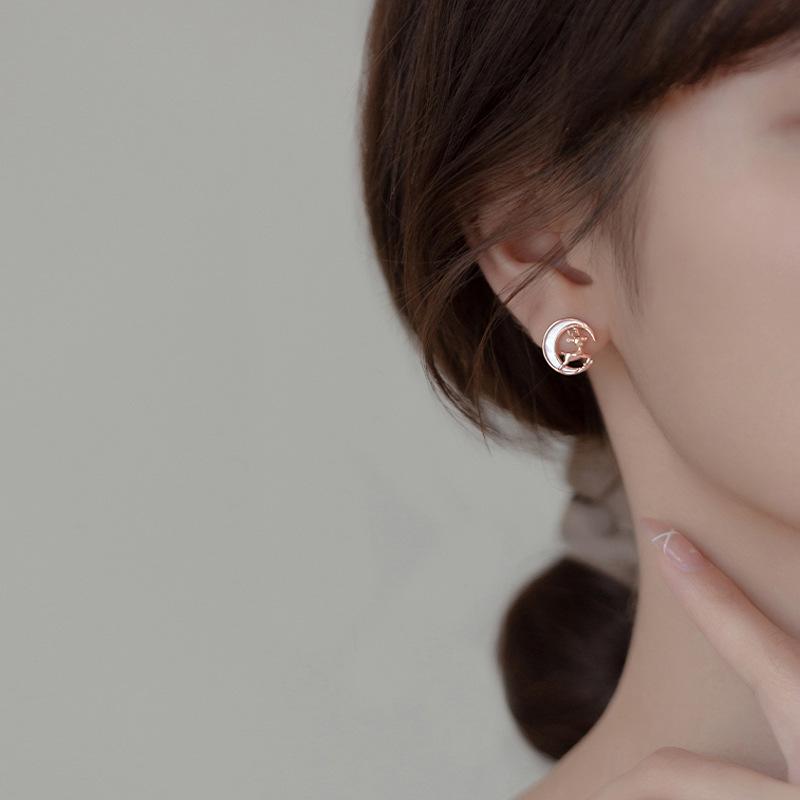 Christmas Reindeer Moon Stud Earrings: Women's Korean Simple Fashion, White Shell Design - Perfect Holiday Gift