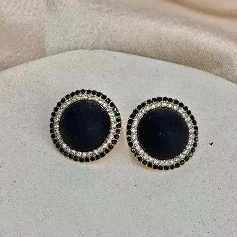 French Elegance, High-end Pearl Flash Diamond Stud Earrings, Personalized Design, Round Earrings, Temperament, Versatile Earrings.