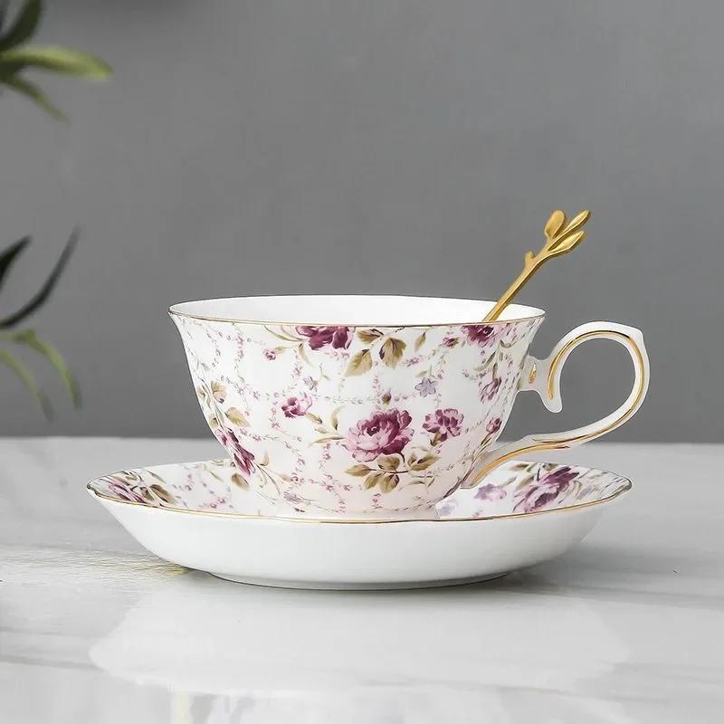 Ceramic Coffee Cup Saucer Spoon Set Flower Tea Cups Set European Porcelain Mug and Saucer for Coffee Cups Mugs Coffeeware Gift