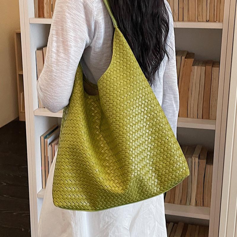 IELGY Portable Woven Pattern Bag Large Capacity Commuter Shoulder Underarm Tote Bag
