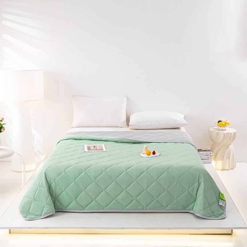 Silk Cool Summer Quilt: Lightweight, Solid Color, Ideal for Air Conditioning