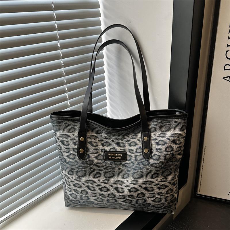 Popular textured bag women's 2025 autumn and winter new leopard print tote bag women's large-capacity commuting shoulder bag