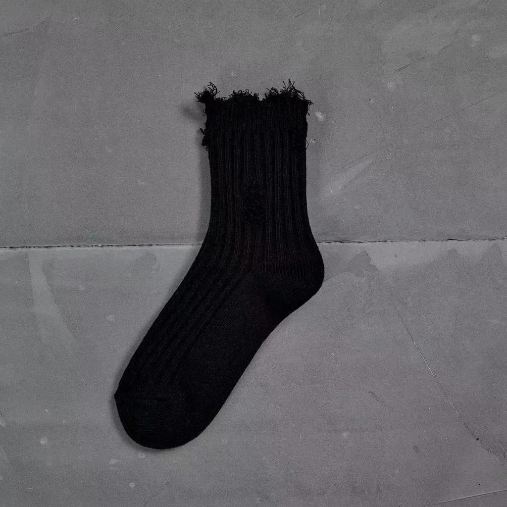 Modne skarpetki Harajuku Street Broken Hole Beggar Medium Tube Jesień Zima Skarpetki bawełniane Skarpetki hip-hopowe na deskorolkę