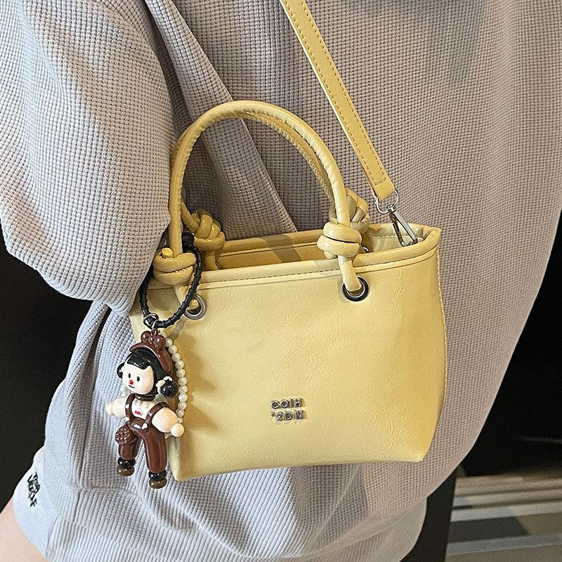 2025 new Korean simple oil wax leather portable bucket bag fashionable versatile solid color foreign style commuter messenger women's bag