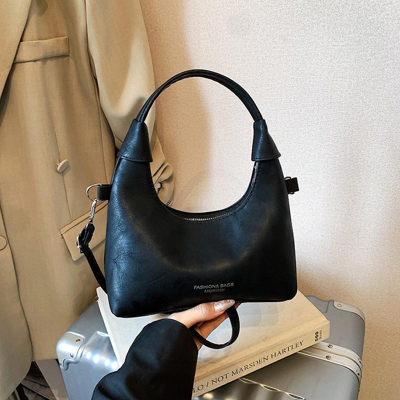 A Stylish and Fashionable Single-shoulder Crossbody Bag with A Luxurious Texture for Commuting To Work.