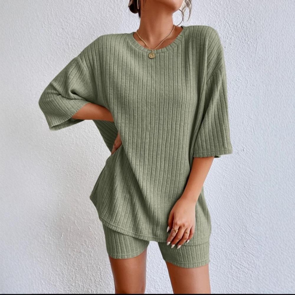 Summer Women's Short-sleeved T-shirt Set: Solid Color, Fashionable and Casual, Round-neck, Comfortable