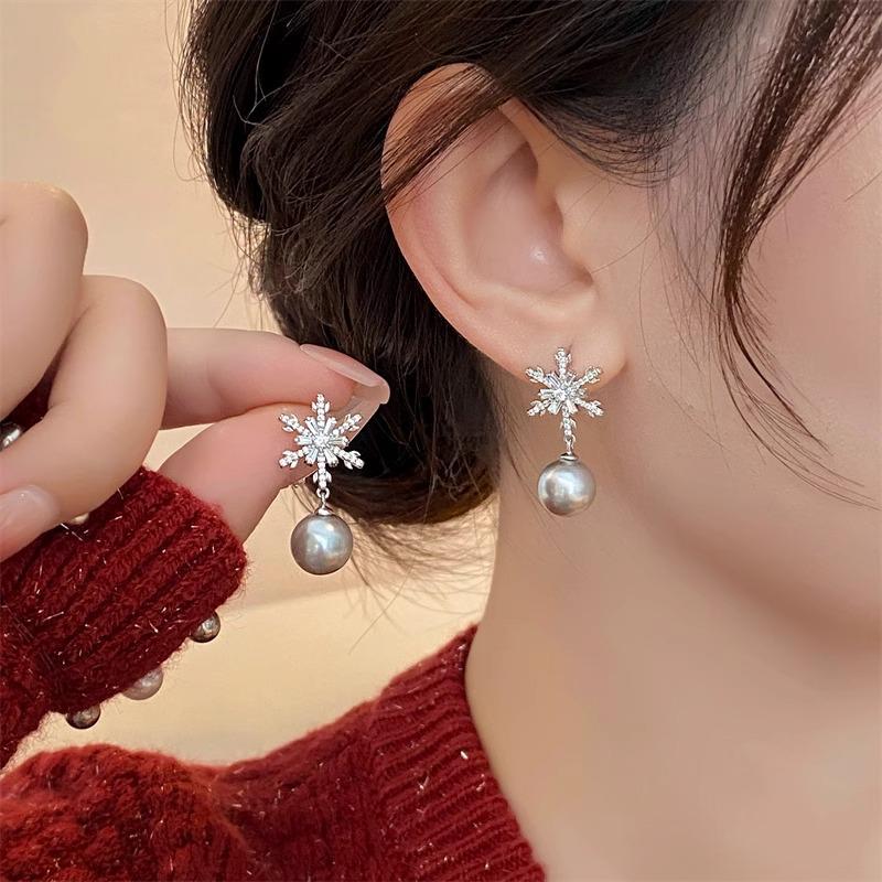 2023 Snowflake Pearl Zircon Christmas Stud Earrings - Elegant High-End Design