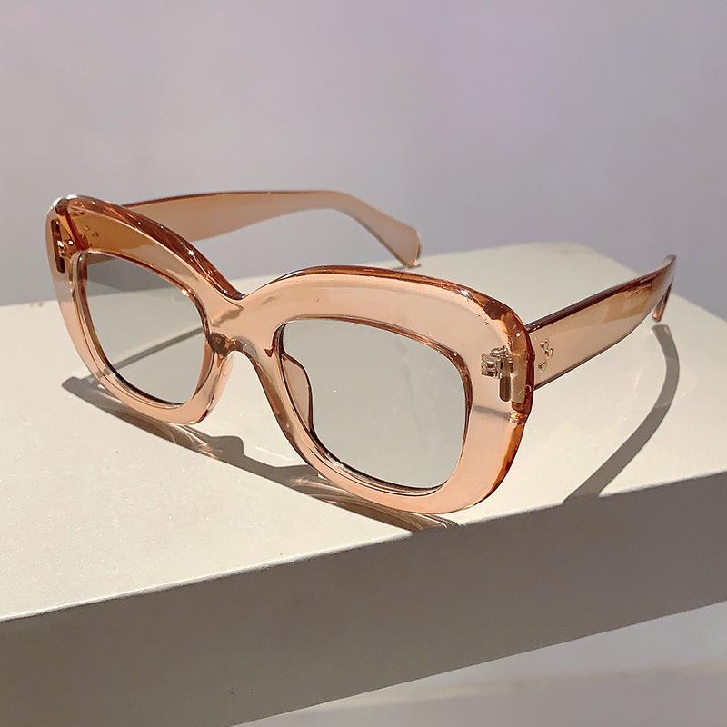 

Luxury Brand Designer Big Frame Sunglasses Women Vintage Fashion Sun Glasses For Men Punk Pink Rivet Ladies Eyeglasses UV400