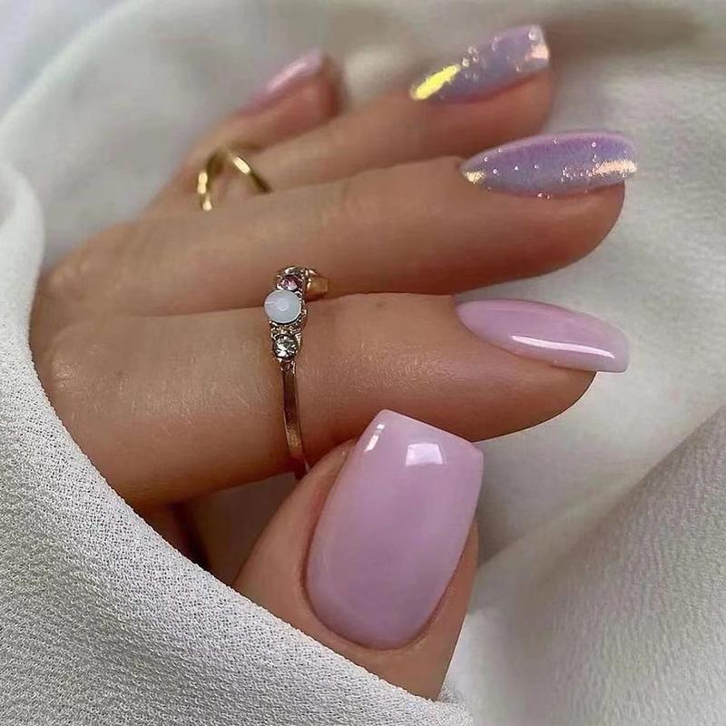 Короткие, фиолетовые ( Taro Purple), нежные и девичьи с блестящими кончиками One Size