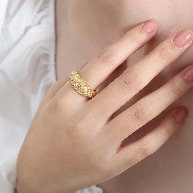 Luxury Gold-Plated Titanium Steel Ring with Full Rhinestone Star Design