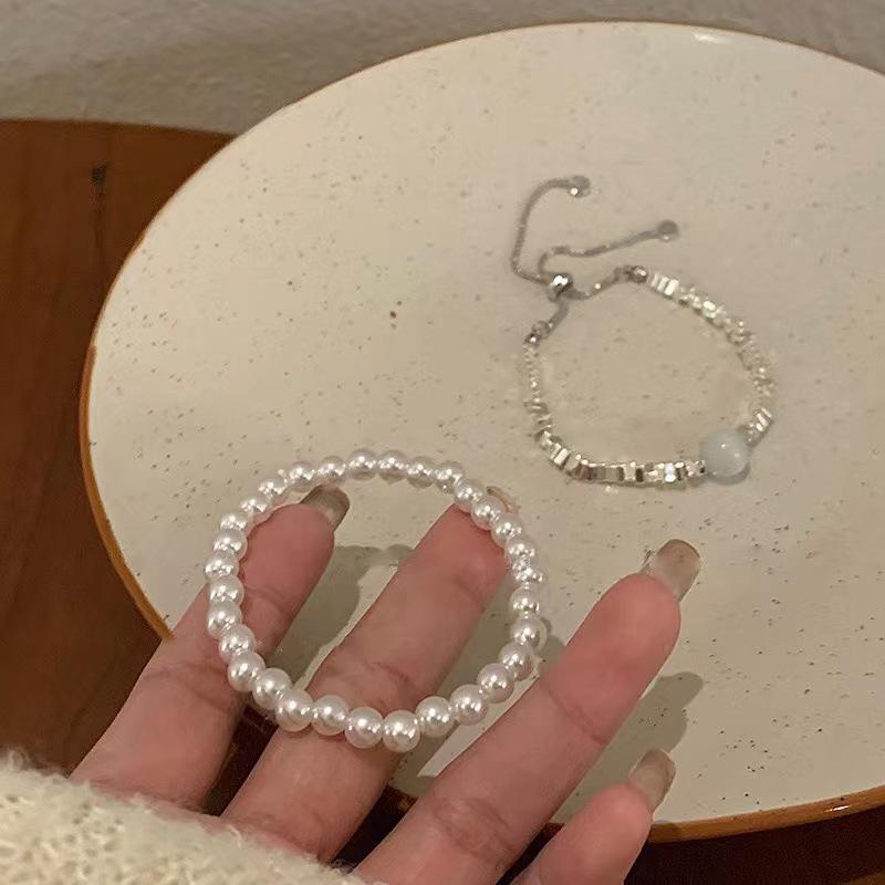 Luxurious Irregular Silver Pearl Bracelet Modern Chic Design For Occasions Special