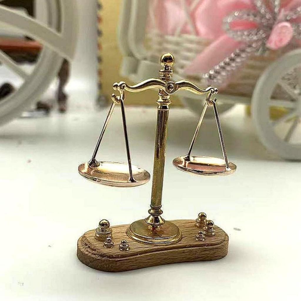 1PC Dollhouse Mini Balance Scales with 6 Weights, 1: 12 Scale Retro Mini Justice Scale Model, Dollhouse Scenes Cake Decoration