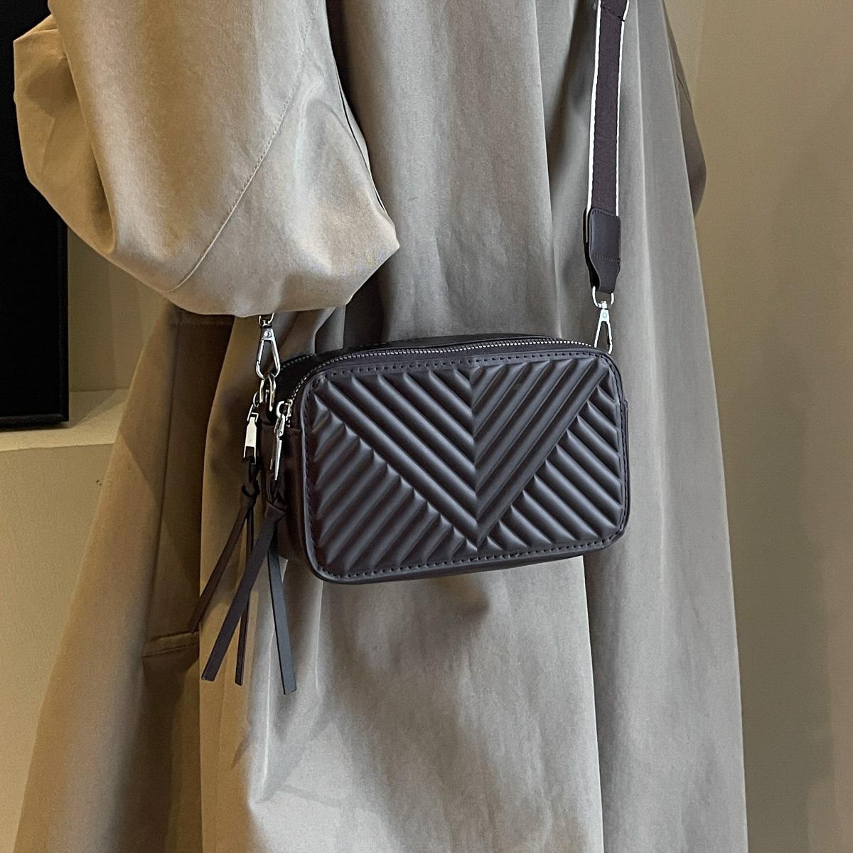 

Маленькая ароматная фактурная сумка во французском стиле для женщин, новая минималистичная ромбовидная сетка, маленькая квадратная сумка, летняя повседневная сумка через плечо