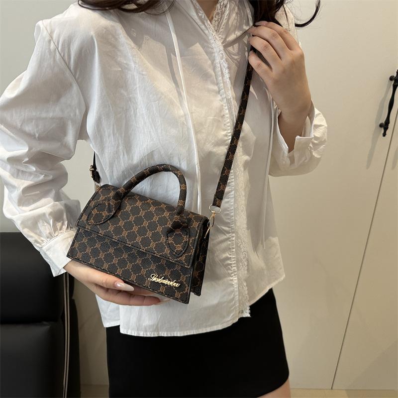 Retro Simple Shoulder Bag Women's 2025 New Fashion Simple Handbag Casual Commuter Small Square Bag Messenger Bag