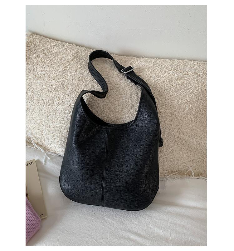 

Retro simple underarm bag women s 2025 new fashionable large-capacity tote bag casual versatile shoulder messenger bag чорний