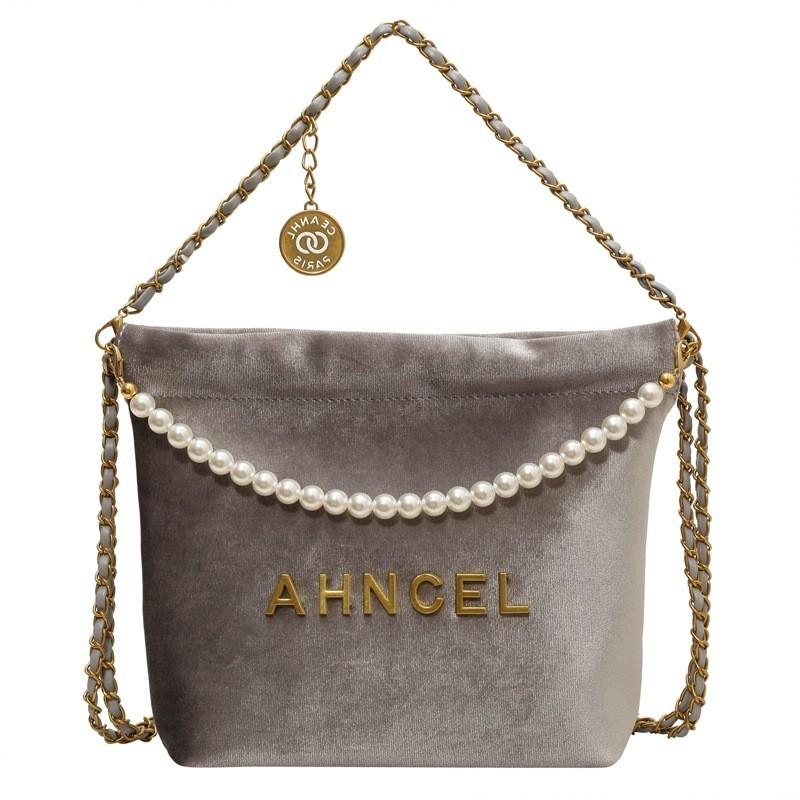 

European American Small Diamond Chain Bag 2023 New Commuter Tote Bag Lady Crossbody Pearl Trash Bag сірий колір