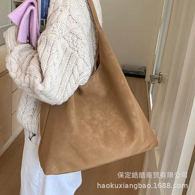 Large Capacity Commuter Tote Bag Women's 2025 New Trendy Autumn and Winter Fashion Versatile High Sense Going Out Shoulder Bag