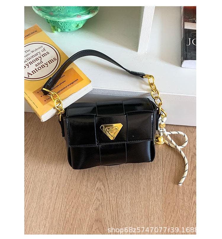 

2025 new versatile plaid niche woven small square bag women s fashion oblique trend handbag summer messenger bag чорний