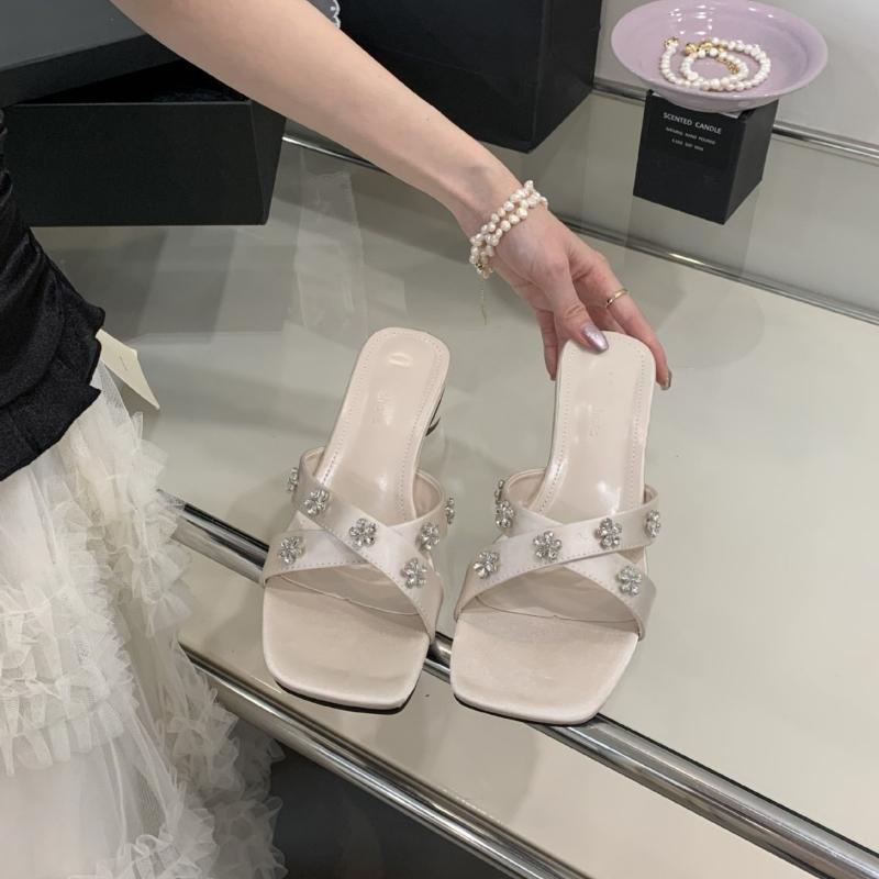 Mode Mode Temperament Frauenschuhe 2025sommer Neu Eckige Zehenpartie Niedriger Absatz Schlicht Vielseitig Damen Slipper Rutschfest Damen Sandalen