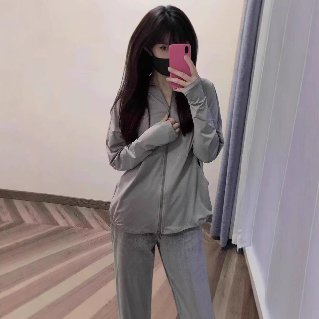 

2024 Women s Summer Ice Silk Sun Protection Loose Hooded Cardigan Jacket L