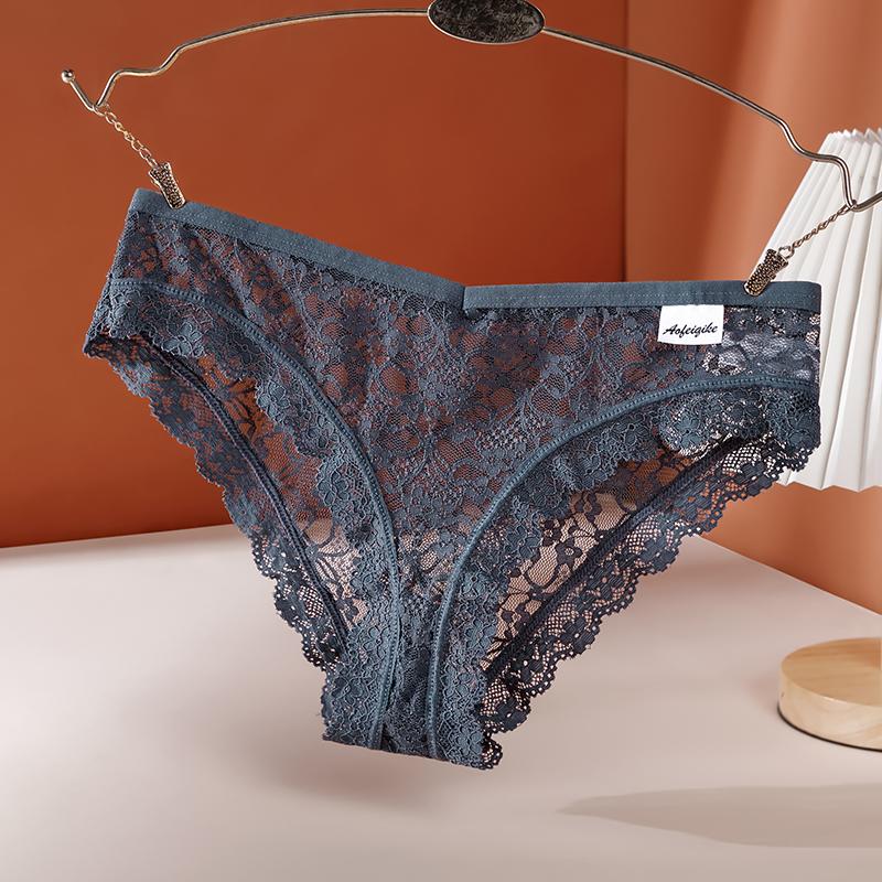 Slip a vita alta in rete trasparente color lavanda. Lingerie da