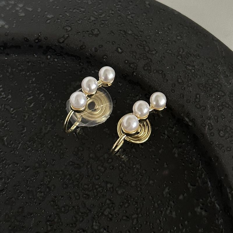 Korean Style Retro Pearl Ear Clip for Women - Mosquito Coil Holder, No Piercing, High-End, Fashionable and Versatile Luxury Earrings