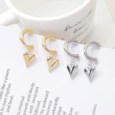 S orecchini pendenti tridimensionali con amore