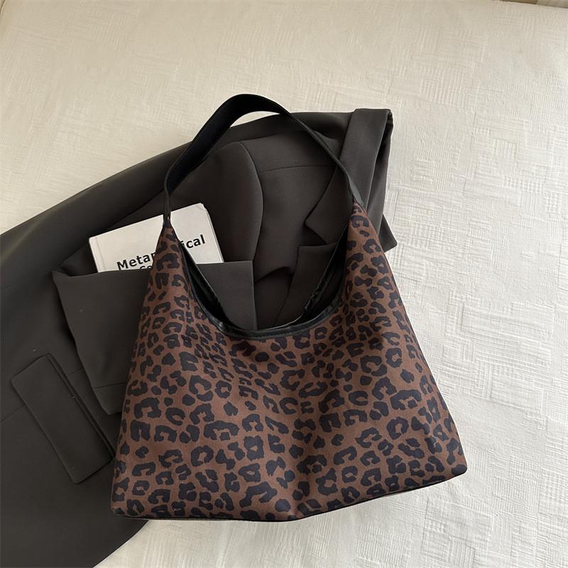 Versatile And Casual Leopard Pattern Tote Bag For Everyday Use With Pu Material
