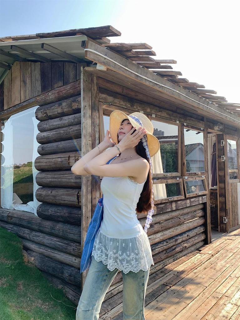 2026 Frühling/Sommer Koreanischer Stil Schlankes Spitzen-Patchwork-Camisole-Tanktop