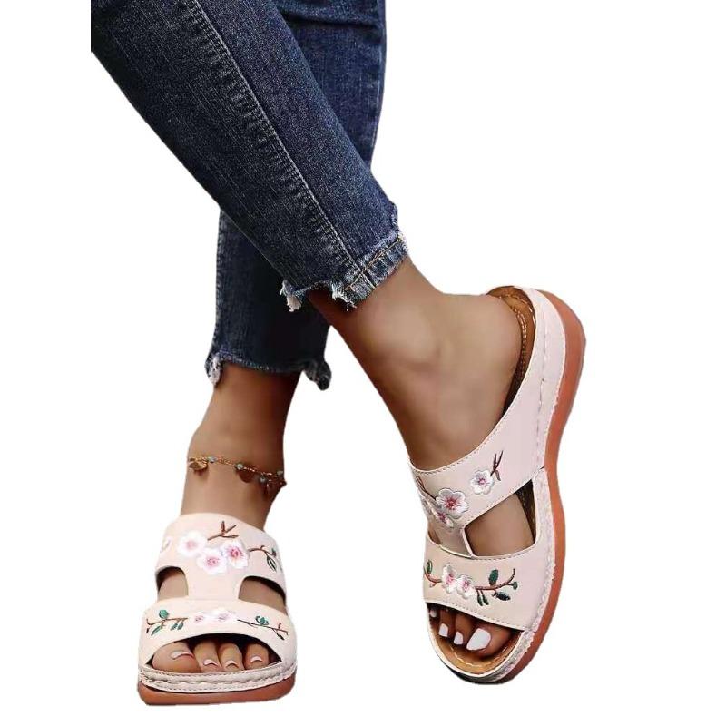 Summer new embroidered slippers women wish hollow flowers embroidered open-toed sewn wedge slippers