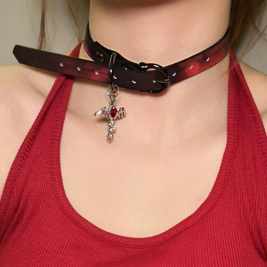 Chique Pittige Meisje Leren Bel Choker Ketting – Uniek Minderheidsontwerp