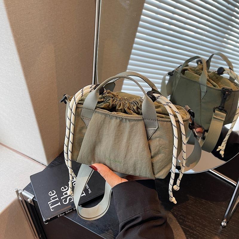 Summer Niche Casual Outdoor Small Bag Women's New Versatile Shoulder Messenger Bag Bundle Hand Bag