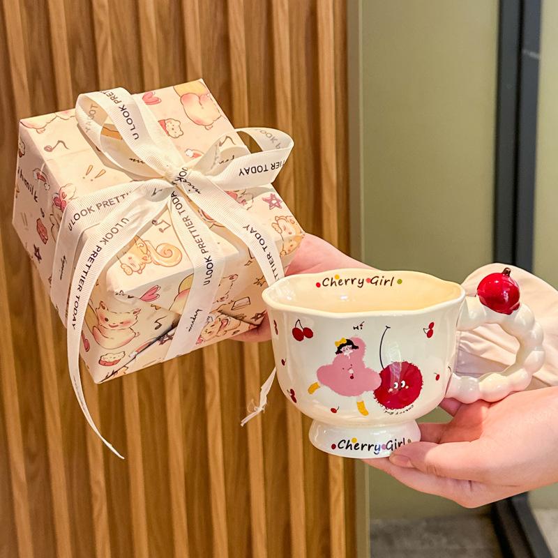 Send a birthday gift to a girlfriend, a cute cherry girl ceramic mug, a girl's souvenir gift box, and a graduation gift.