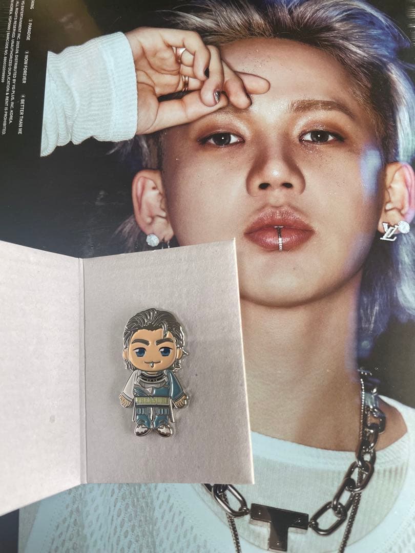 [USED] treasure Happy Birthday Hyunseok pin badge love pulseCD
