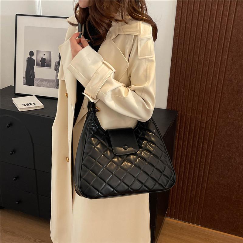 New Niche Personalized Rhombus Embroidery Thread Underarm Small Bag Versatile Simple Crossbody Fashion New Shoulder Bag