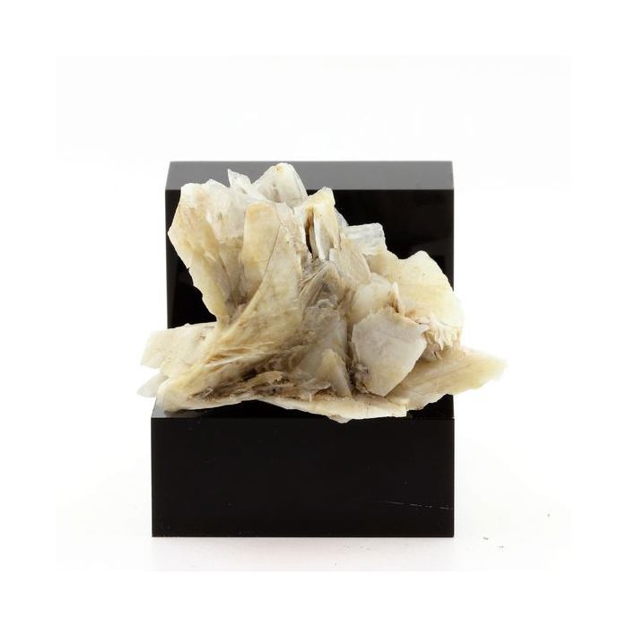 Calcite 303.9 carats