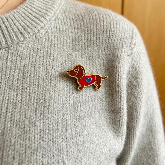 Cute Dachshund Lapel Pin Funny Puppy Brooch for Bags Jackets Hats Minimalist Alloy Brooch Unique Gift for Dog Lovers & Teens