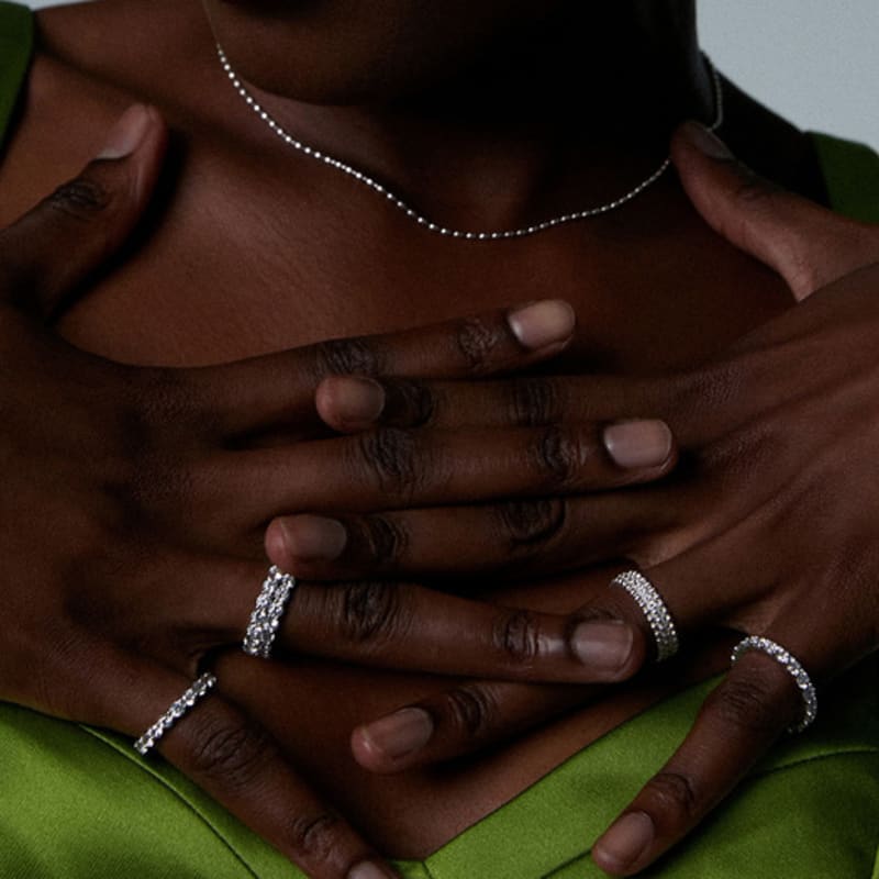 kiichaa Holds Ring_2 Color