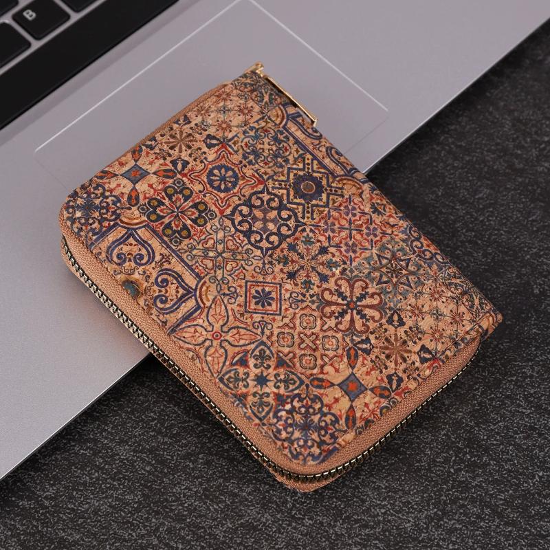 Fashionable Retro Short Wallet Multifunctional And Versatile Card Holder, Ready To Go Out And Grab The Bag Together