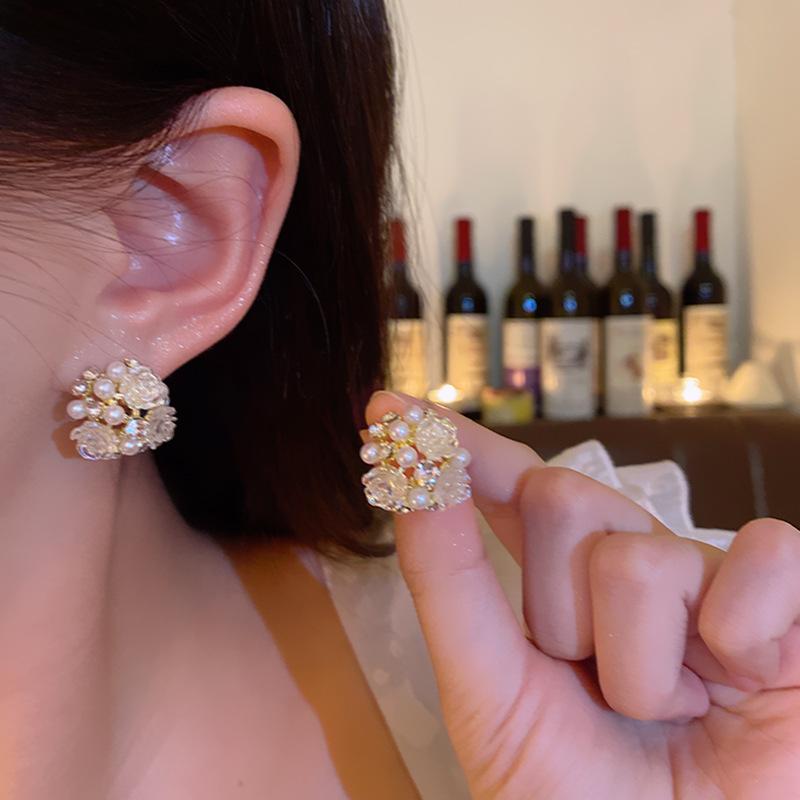 Hollow flash diamond camellia pearl stud earrings women s unique gold earrings 2025 earrings