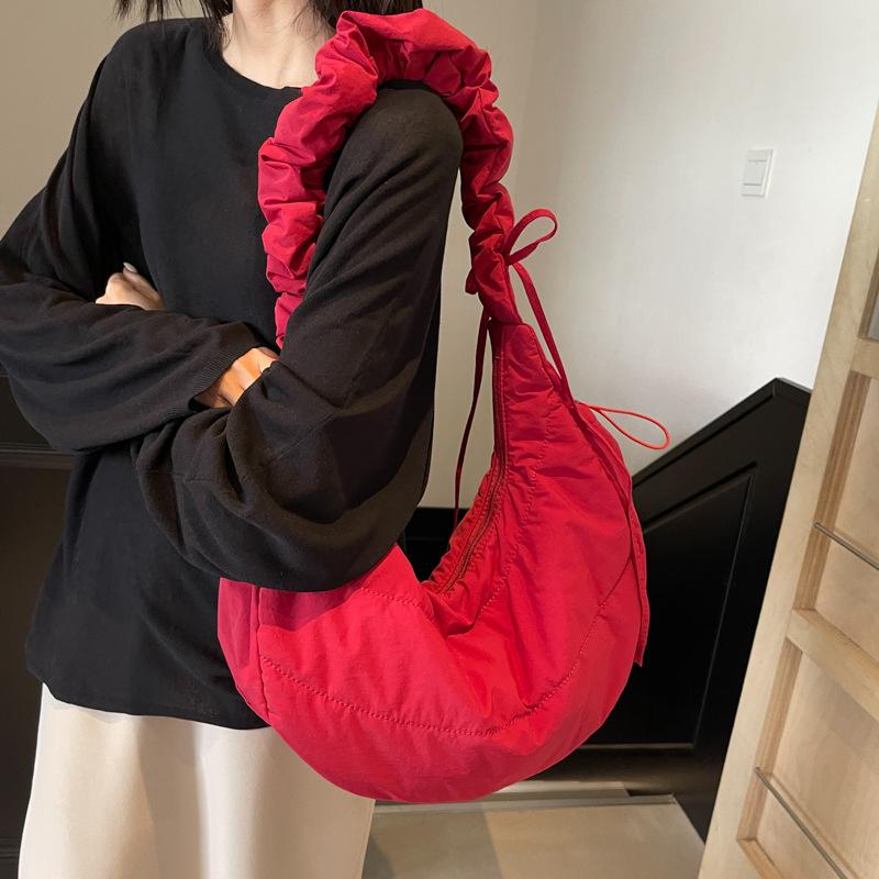 Premium sense large capacity down bag women's 2025 new fashion trendy college style dumpling bag casual shoulder messenger bag
