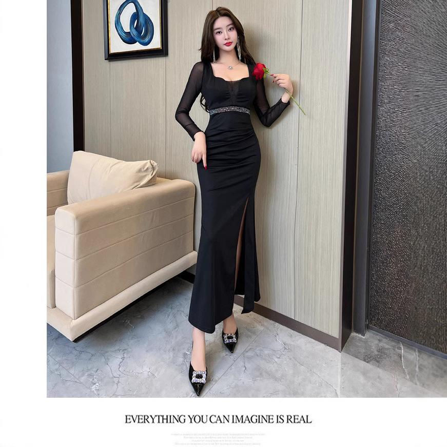 Sexy low-cut diamond-encrusted mesh with split ends and slim-fitting long hip-wrapped dress, foot-length dress, work clothes.