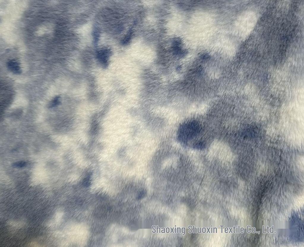 Vaivorykštės gradiento dažymo „tie-dye“ aksominis imituotas triušio kailio audinys fantazijos spalvomis