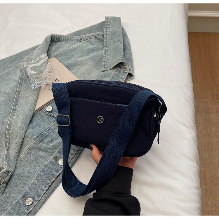 Casual new lightweight small square bag women's Korean version niche versatile solid color simple commuter student shopping messenger bag