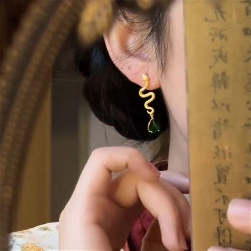 Xiaohongshu Bestseller Green Diamond Spirit Snake Earrings for Girls Born In the Year of the Snake